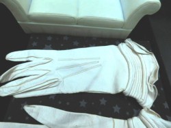 white leather gloves 40s b